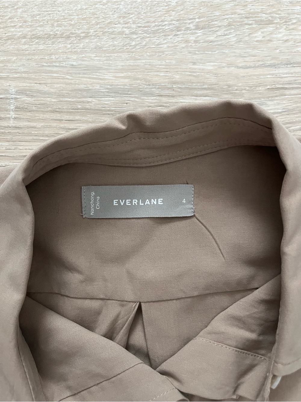 Everlane Women’s The Must-Have Shirt IN Washable Silk Burnt Sugar - Size 4 - Picture 4 of 7
